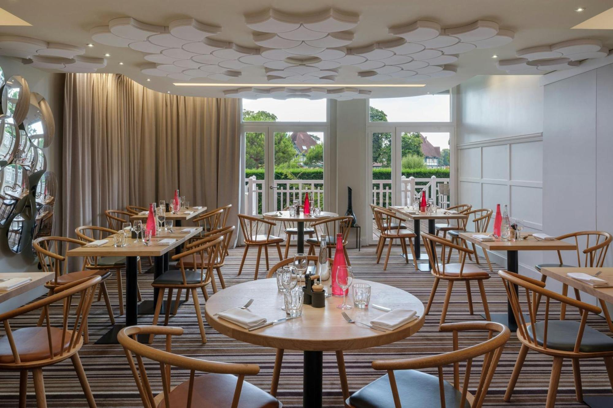 Renaissance Paris Hippodrome De St. Cloud Hotel Rueil-Malmaison Ngoại thất bức ảnh